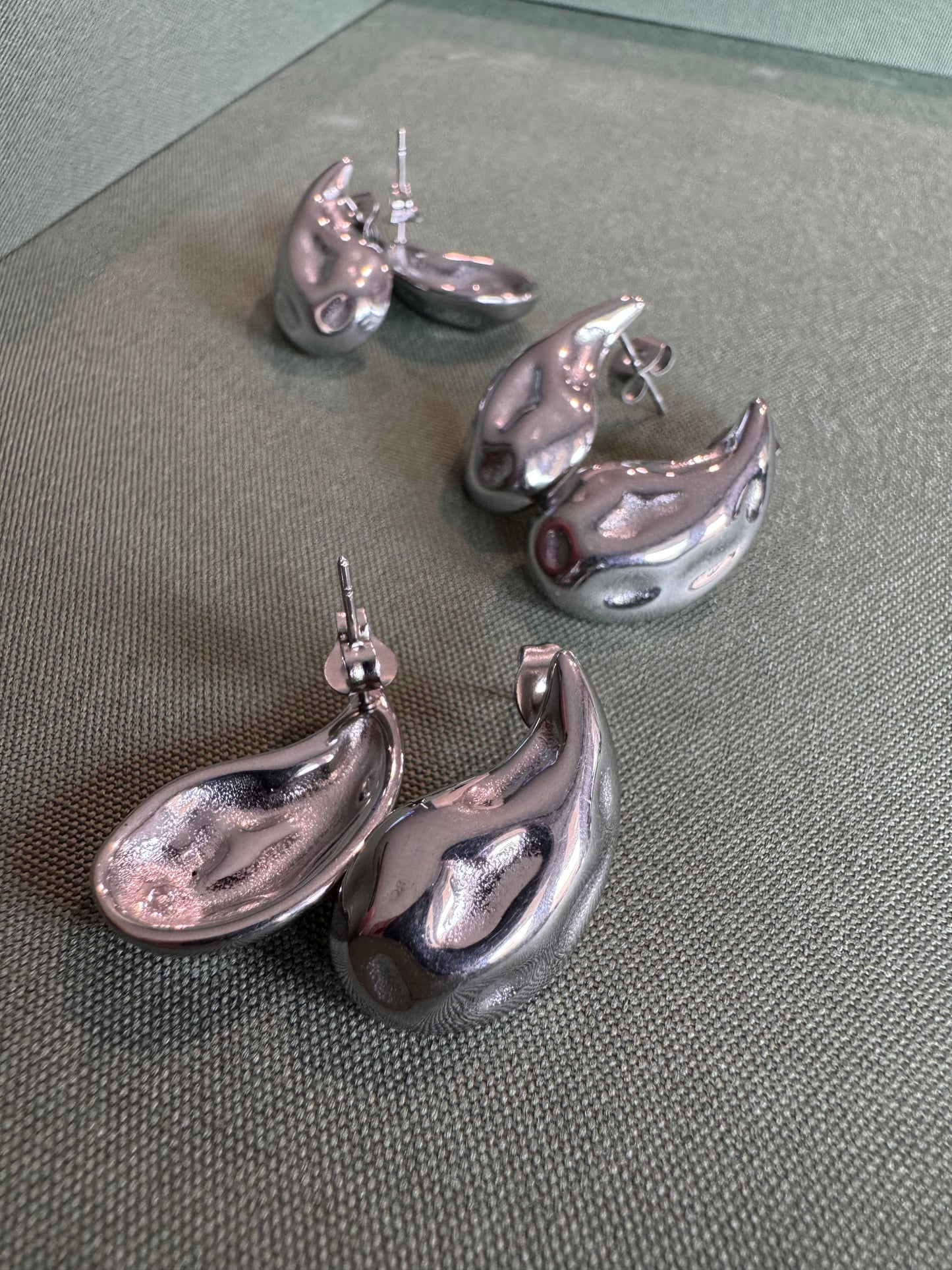 Mini droplet earrings