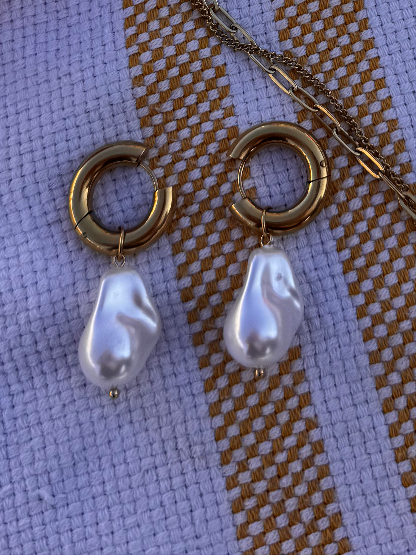 The Rachel Pearl earrings