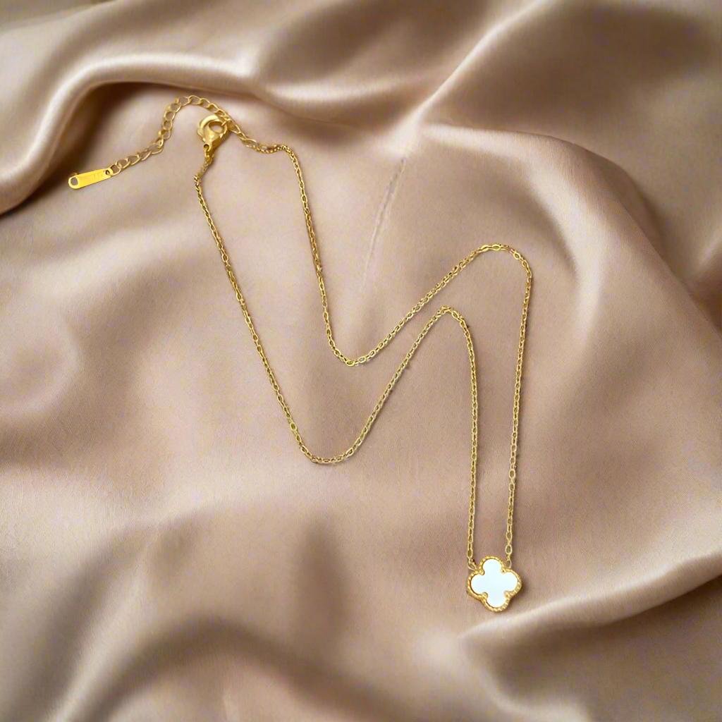 Min's Clover Necklace