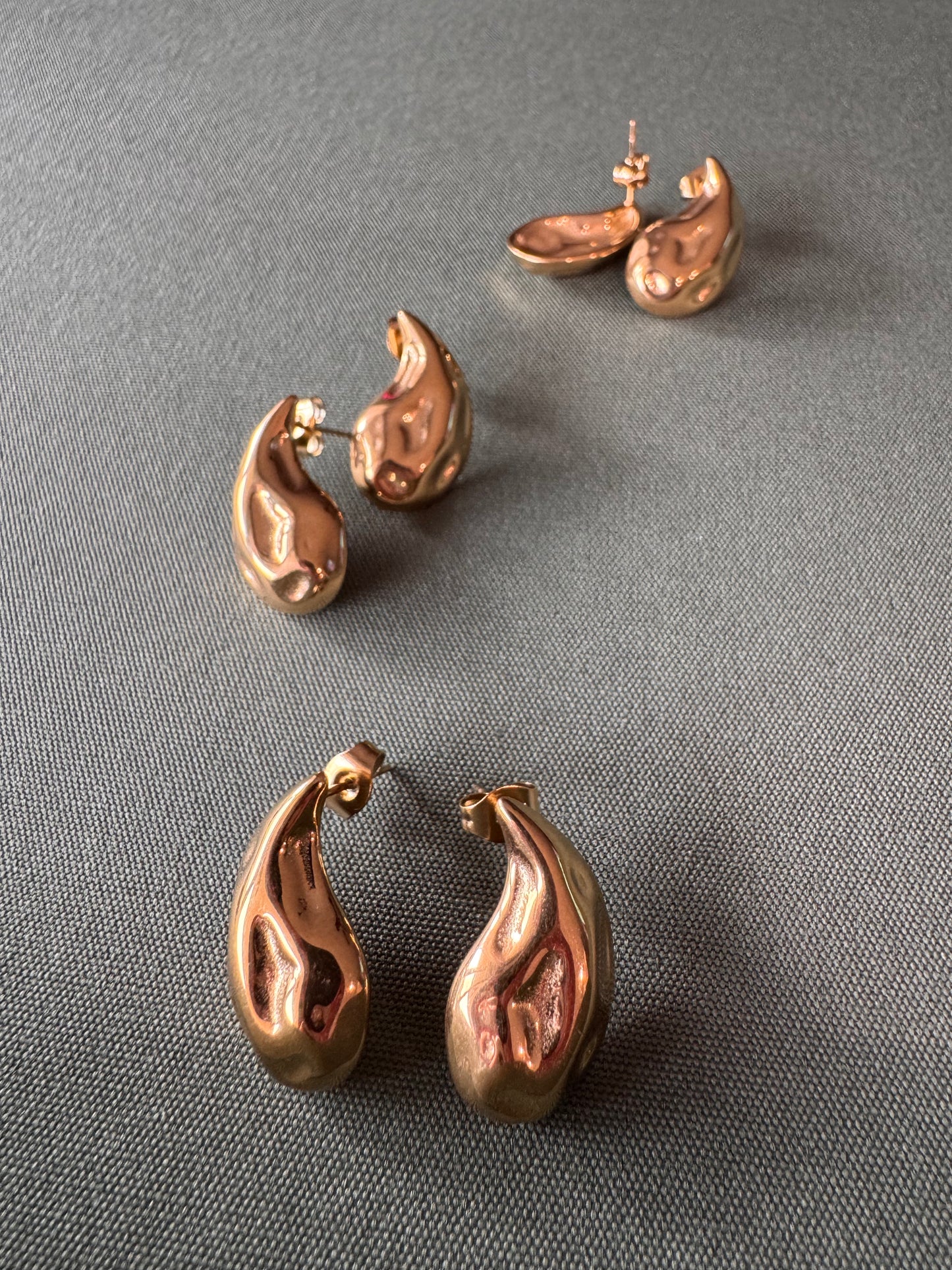 Mini droplet earrings
