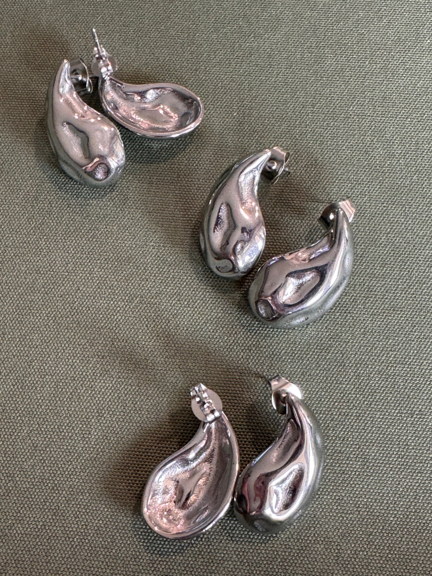 Mini droplet earrings